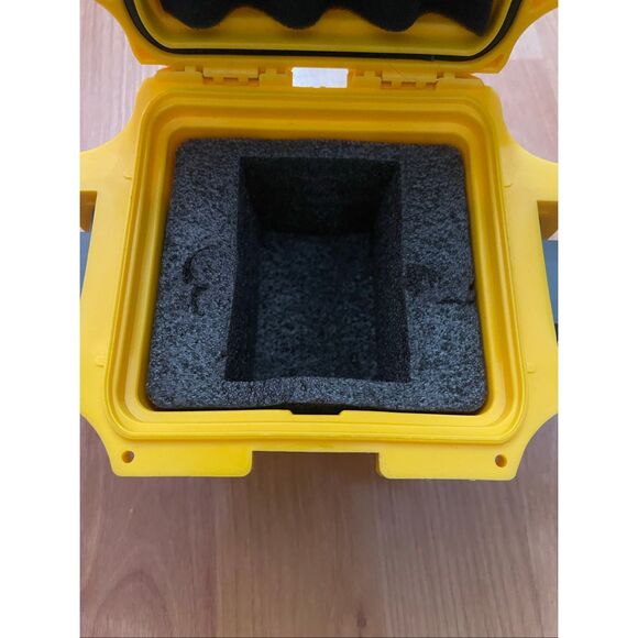 Invicta Yellow Classic Single Slot Watch Box Waterproof - Picture 4 of 10